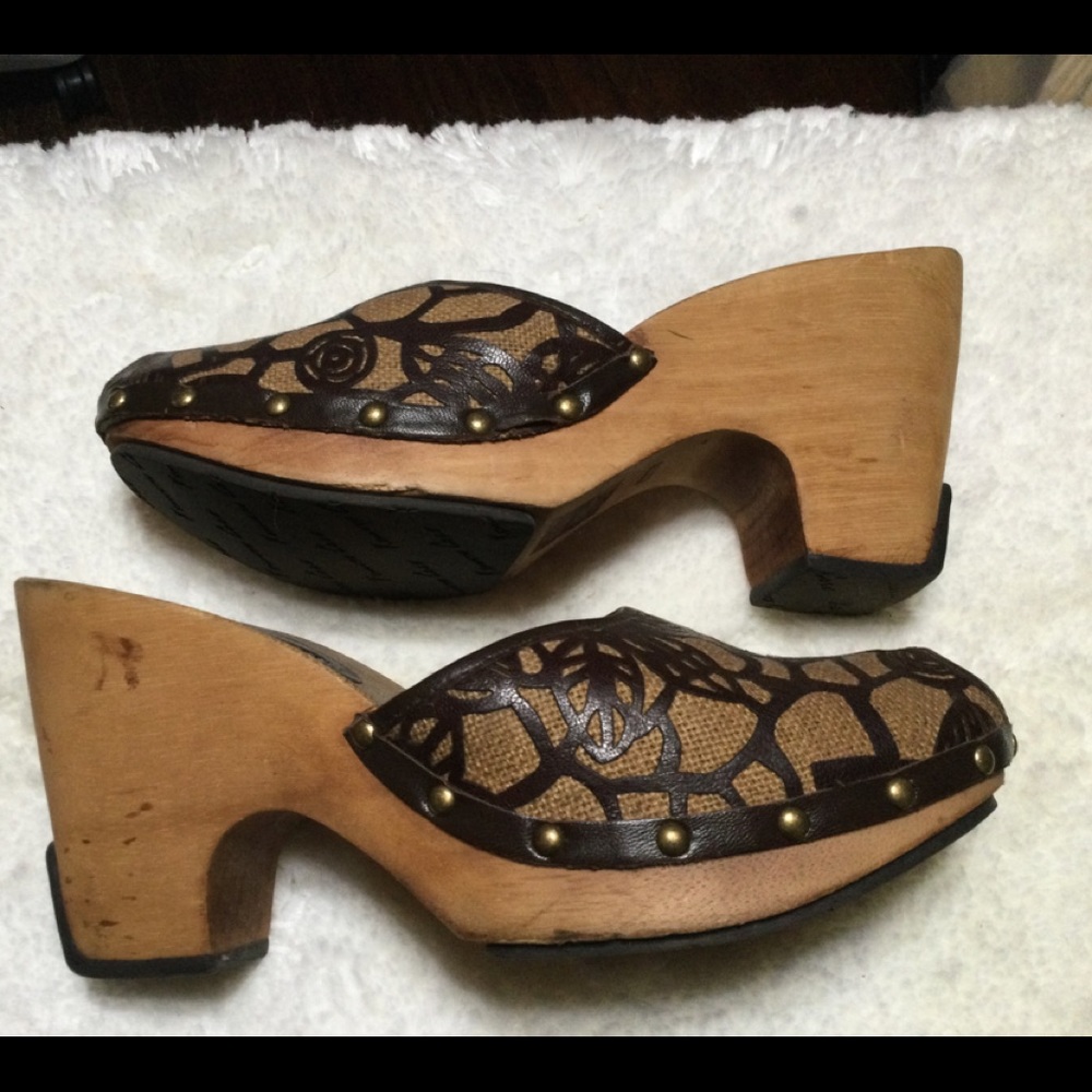 Kenneth Cole Vintage Floral Clogs $40.     Size-10